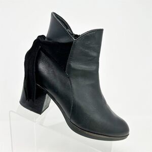 Eric Michael Women's Black Leather Ankle Boots Size 39 (US 8-8.5) Tassel Detail